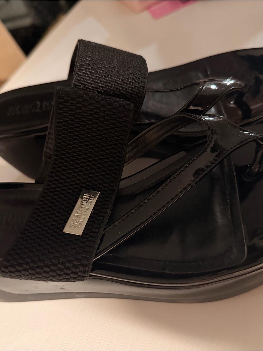 Kenneth Cole Reaction Women's Black Elastic Band Patent Thong Sandals
